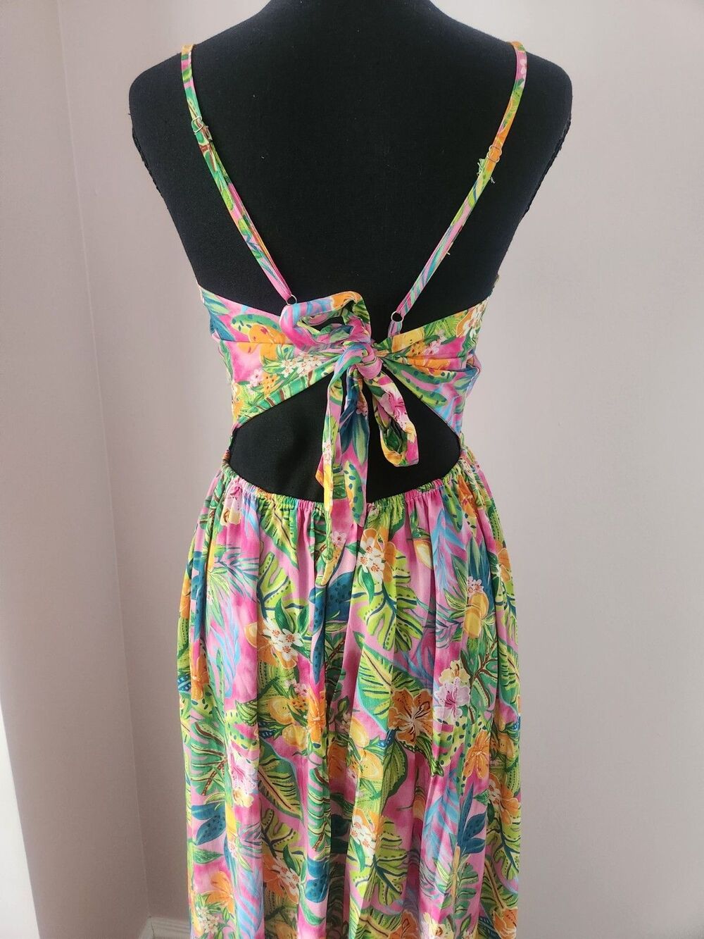 NWT CUPSHE Tropical Floral Maxi Dress Women’s Twist Keyhole Sleeveless - Medium - Picture 3 of 9
